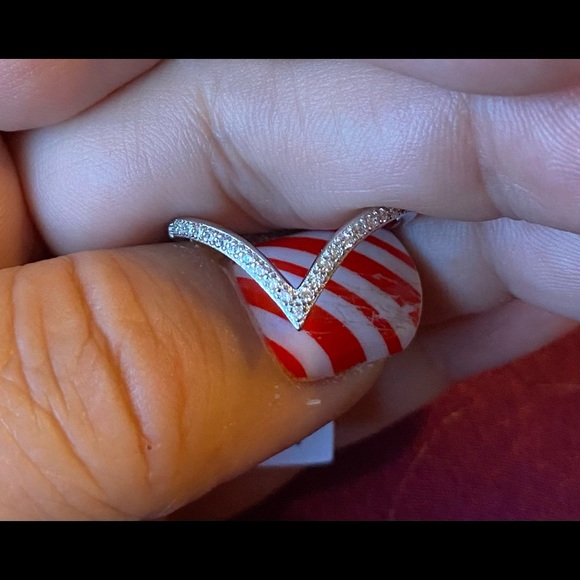 V Shape Chevron cz Stackable - Picture 3 of 5